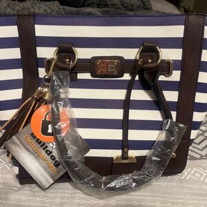 Concealed Carry Purse – NEW With Tags